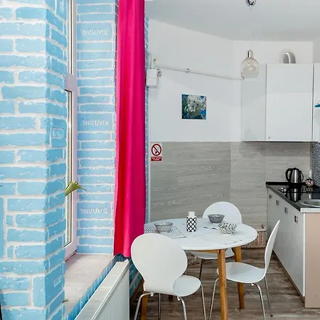 Apartments Zefir On Vynnychenka Lviv Exterior photo